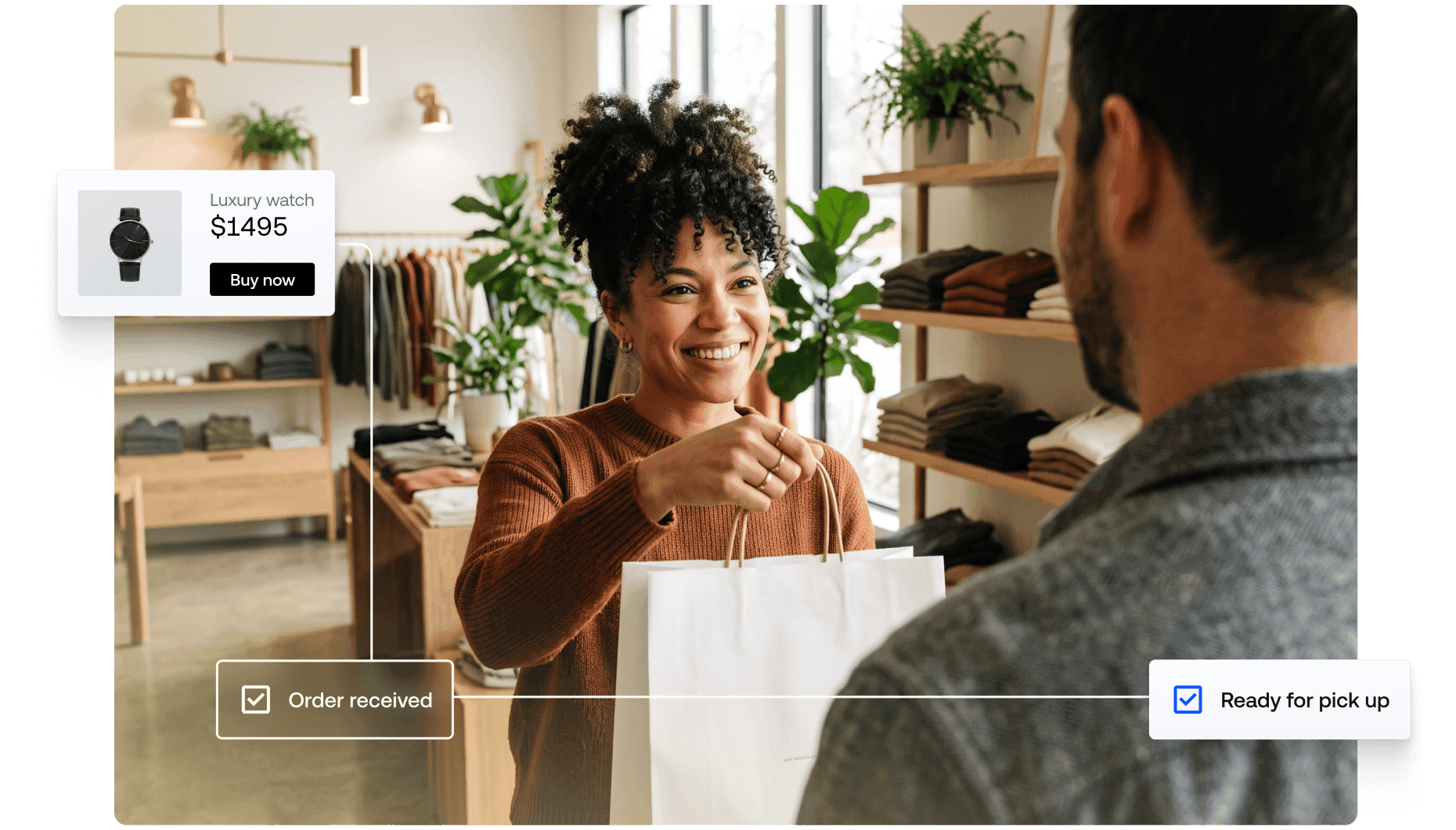 Addetto al commercio al dettaglio che consegna una busta di carta bianca per gli acquisti a un cliente all'interno di una boutique.